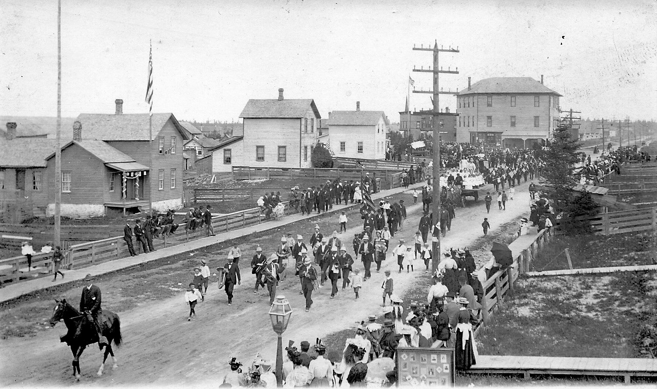 Above is a 1880s photo of a Decoration Day Parade in Manistique.